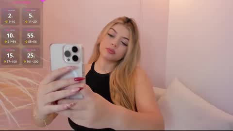 Snapshot of thaliafox_ chatting on February 21, 2025, 5:20 pm  Thalia online show from February 21, 2025, 5:20 pm