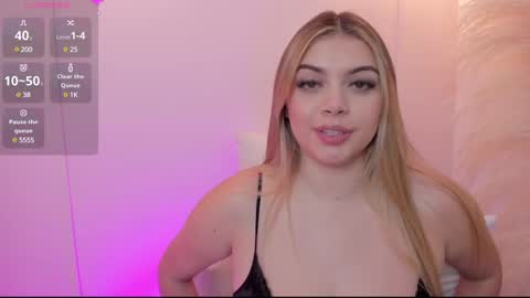 Snapshot of thaliafox_ chatting on March 5, 2025, 8:54 am  Thalia online show from March 5, 2025, 8:54 am