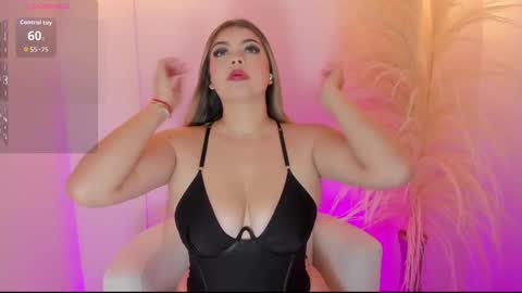 Snapshot of thaliafox_ chatting on September 30, 2025, 7:19 pm  Thalia online show from September 30, 2025, 7:19 pm