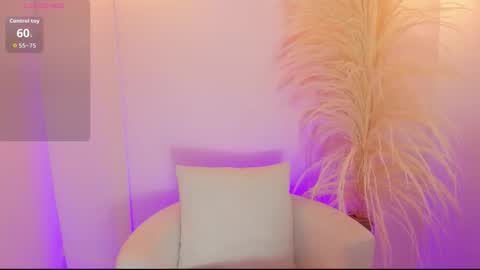 Snapshot of thaliafox_ chatting on October 6, 2025, 10:51 pm  Thalia online show from October 6, 2025, 10:51 pm