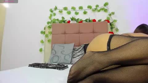 Snapshot of thaliia_gomez chatting on December 6, 2024, 12:05 pm online show from December 6, 2024, 12:05 pm