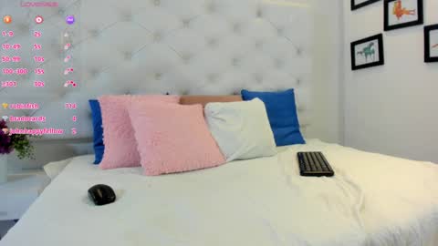 Snapshot of thaliia_gomez chatting on January 20, 2025, 10:15 pm online show from January 20, 2025, 10:15 pm