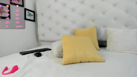 Snapshot of thaliia_gomez chatting on February 26, 2025, 12:05 am online show from February 26, 2025, 12:05 am