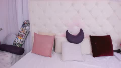 Snapshot of thaliia_gomez chatting on September 16, 2025, 7:04 pm online show from September 16, 2025, 7:04 pm