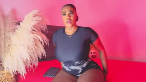 Snapshot of thalyanna_ebony chatting on May 1, 2026, 5:23 am thalyanna_ebony online show from May 1, 2026, 5:23 am