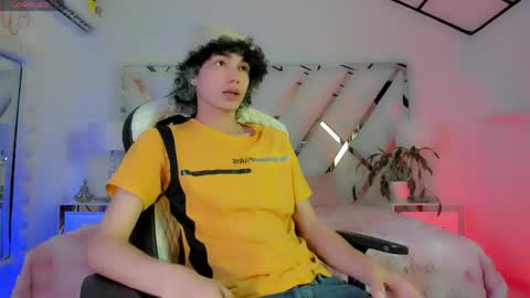 thanier_18 online show from April 11, 2026, 7:07 pm