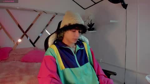 thanier_18 online show from May 14, 2026, 7:09 pm