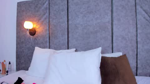 Snapshot of thara_webstter chatting on November 28, 2025, 11:46 am thara webstter online show from November 28, 2025, 11:46 am