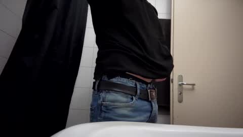 Snapshot of the_delicious_19 chatting on February 21, 2025, 4:07 am the_delicious_19 online show from February 21, 2025, 4:07 am