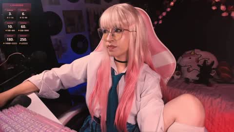 Snapshot of the_kitty_roxy chatting on December 16, 2024, 11:12 am ... ... online show from December 16, 2024, 11:12 am