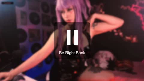 Snapshot of the_kitty_roxy chatting on December 18, 2024, 7:04 am ... ... online show from December 18, 2024, 7:04 am