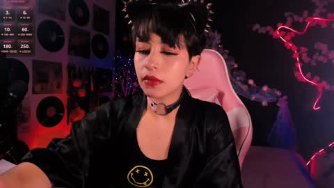 Snapshot of the_kitty_roxy chatting on January 22, 2025, 7:03 am ... ... online show from January 22, 2025, 7:03 am