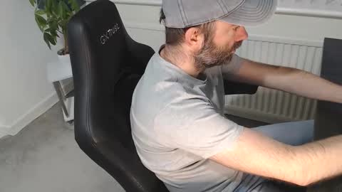 Snapshot of the_sensual_masturwait chatting on October 20, 2025, 6:25 am the_sensual_masturwait online show from October 20, 2025, 6:25 am