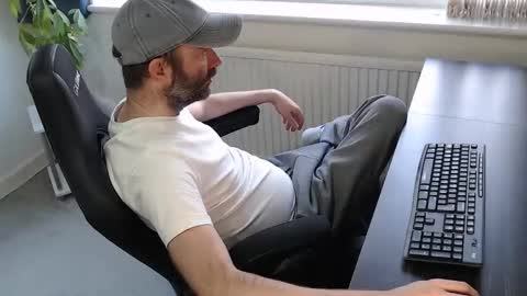 Snapshot of the_sensual_masturwait chatting on October 21, 2025, 8:37 am the_sensual_masturwait online show from October 21, 2025, 8:37 am