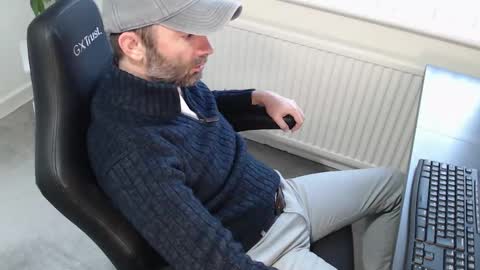 Snapshot of the_sensual_masturwait chatting on October 24, 2025, 7:05 am the_sensual_masturwait online show from October 24, 2025, 7:05 am