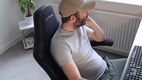 Snapshot of the_sensual_masturwait chatting on November 8, 2025, 9:20 am the_sensual_masturwait online show from November 8, 2025, 9:20 am