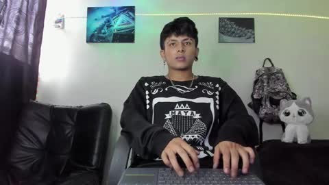 Snapshot of the_weed_guys chatting on December 20, 2024, 9:39 pm Danny online show from December 20, 2024, 9:39 pm