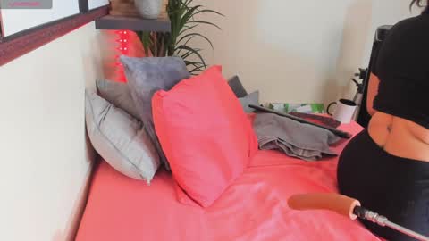 Snapshot of the_widow_kristen chatting on December 19, 2024, 8:34 pm K R I S T E N online show from December 19, 2024, 8:34 pm