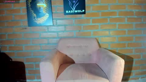 thebadwolf818 online show from April 19, 2026, 9:41 am