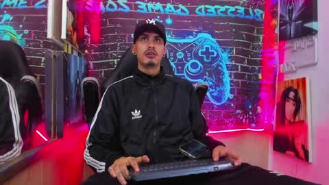 Snapshot of thebigdanni chatting on April 7, 2026, 3:29 am DEAN AND MARY online show from April 7, 2026, 3:29 am