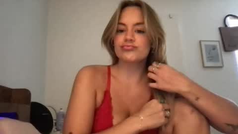 Snapshot of thecamilarhodes chatting on May 12, 2026, 10:18 pm thecamilarhodes online show from May 12, 2026, 10:18 pm