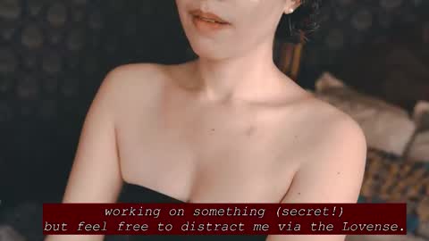 Snapshot of thecamwoman chatting on October 1, 2025, 7:42 pm Joan online show from October 1, 2025, 7:42 pm