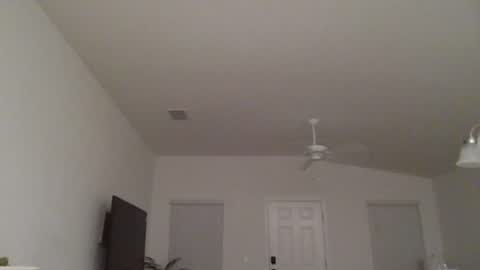 Snapshot of thedomman32 chatting on August 5, 2026, 12:46 am Dominick online show from August 5, 2026, 12:46 am