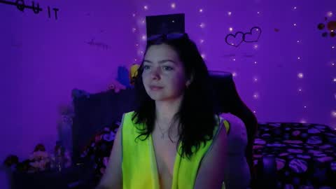 TheFarmergirl online show from November 3, 2025, 4:25 am