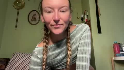 Fae online show from October 15, 2025, 8:09 pm