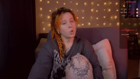 Snapshot of thefullredmoon chatting on February 16, 2026, 1:24 am Moon online show from February 16, 2026, 1:24 am