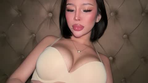 Elle  dont forget to folloW me and thumbs up online show from March 24, 2026, 2:16 am