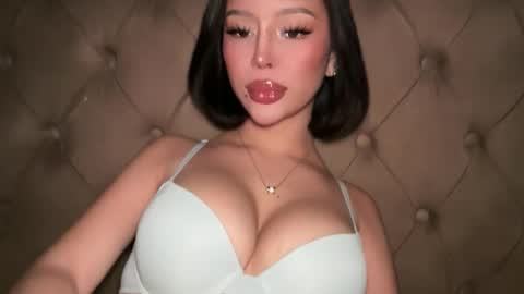 Elle  dont forget to folloW me and thumbs up online show from April 1, 2026, 12:22 am