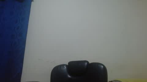 Snapshot of thehousedog chatting on April 28, 2026, 11:37 am thehousedog online show from April 28, 2026, 11:37 am
