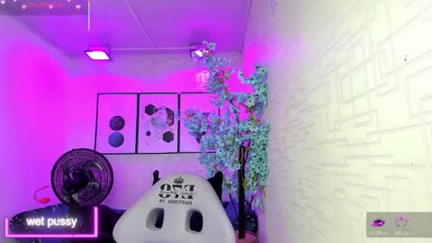 Theia  online show from November 4, 2025, 12:37 pm