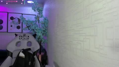 Theia  online show from January 14, 2026, 12:33 pm