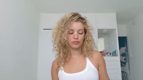 Snapshot of theislandgirl chatting on June 1, 2026, 5:58 pm Lily Marie online show from June 1, 2026, 5:58 pm