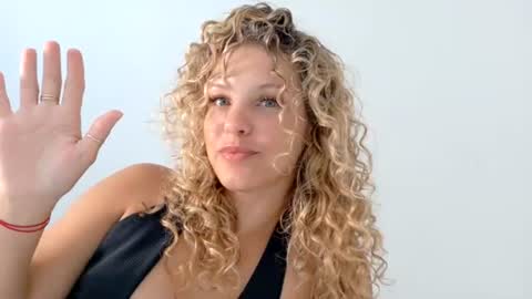 Snapshot of theislandgirl chatting on June 16, 2026, 9:50 pm Lily Marie online show from June 16, 2026, 9:50 pm