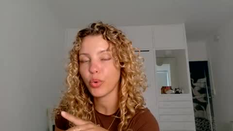 Snapshot of theislandgirl chatting on June 20, 2026, 9:28 pm Lily Marie online show from June 20, 2026, 9:28 pm