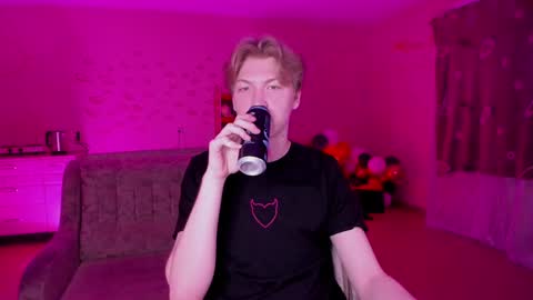 Snapshot of themikesever chatting on January 22, 2025, 6:52 pm Sever online show from January 22, 2025, 6:52 pm