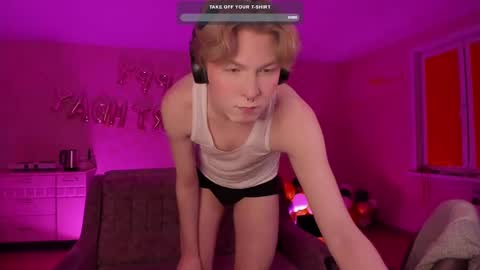 Snapshot of themikesever chatting on February 17, 2025, 5:43 pm Sever online show from February 17, 2025, 5:43 pm