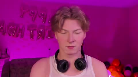 Snapshot of themikesever chatting on February 19, 2025, 5:16 pm Sever online show from February 19, 2025, 5:16 pm