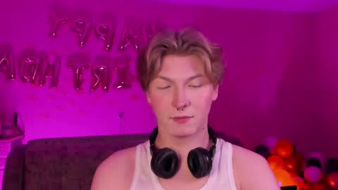 Snapshot of themikesever chatting on February 19, 2025, 8:20 pm Sever online show from February 19, 2025, 8:20 pm