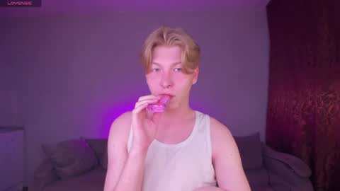 Snapshot of themikesever chatting on May 6, 2026, 2:22 pm Sever online show from May 6, 2026, 2:22 pm