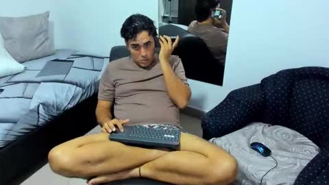 Snapshot of theo_castell chatting on March 5, 2026, 12:12 pm Theo online show from March 5, 2026, 12:12 pm