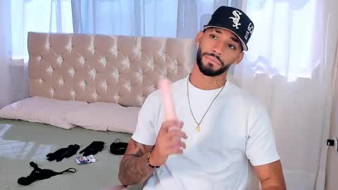 Theo Sky online show from September 11, 2025, 1:33 pm