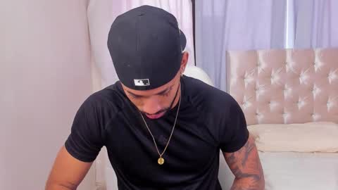 Theo Sky online show from October 2, 2025, 6:04 pm