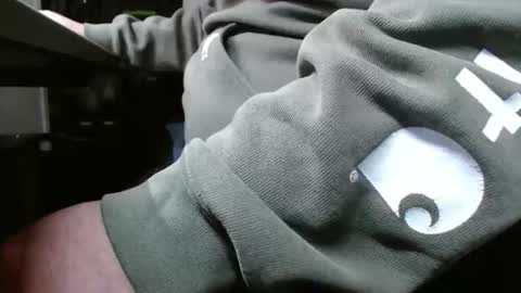 Snapshot of therayth chatting on January 7, 2026, 4:15 am therayth online show from January 7, 2026, 4:15 am