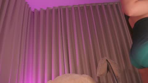 Snapshot of therealpeach_ chatting on July 7, 2026, 2:25 am online show from July 7, 2026, 2:25 am