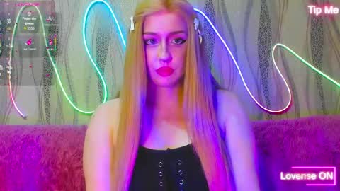 Snapshot of therosesweet chatting on June 2, 2026, 7:38 pm Rose online show from June 2, 2026, 7:38 pm