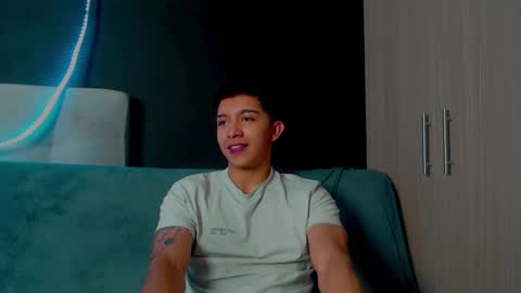 thesaint_xxx online show from September 25, 2025, 4:49 am